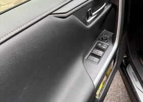 Тойота РАВ 4 2020 у Європі на Automoto.ua Чорний Тойота РАВ 4, об'ємом двигуна 2.49 л та пробігом 63 тис. км за 33082 $, фото 2 на Automoto.ua