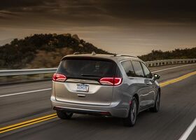 Chrysler Pacifica 2019 на тест-драйве, фото 2