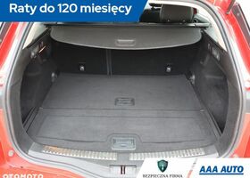 Рено Меган 2017 у Європі на Automoto.ua Червоний Рено Меган, об'ємом двигуна 1 л та пробігом 79 тис. км за 11381 $, фото 14 на Automoto.ua