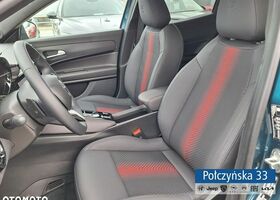 Альфа Ромео Джуниор 2025 в Европе на Automoto.ua Синий Альфа Ромео Джуниор, объемом двигателя 1 л и пробегом 7 тыс. км за 31693 $, фото 12 на Automoto.ua