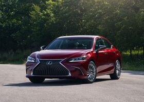 Новий седан Lexus ES 2021 модельного року