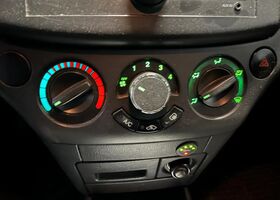 Шевроле Авео 2009 у Європі на Automoto.ua Шевроле Авео, об'ємом двигуна 1.21 л та пробігом 198 тис. км за 3730 $, фото 11 на Automoto.ua