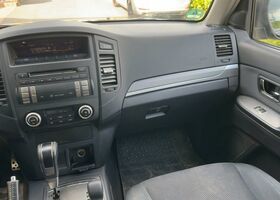 Міцубісі Паджеро 2009 у Європі на Automoto.ua Синій Міцубісі Паджеро, об'ємом двигуна 0 л та пробігом 260 тис. км за 12500 $, фото 7 на Automoto.ua