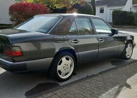 Мерседес 200 1990 у Європі на Automoto.ua Чорний Мерседес 200, об'ємом двигуна 0 л та пробігом 138 тис. км за 4999 $, фото 5 на Automoto.ua