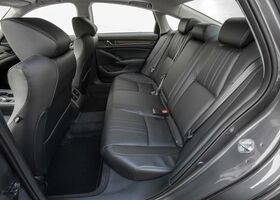 Задний ряд сидений в седане Хонда Аккорд 2022
