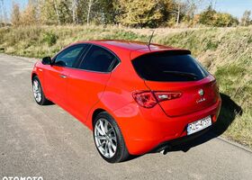 Альфа Ромео Giulietta 2012 у Європі на Automoto.ua Червоний Альфа Ромео Giulietta, об'ємом двигуна 1 л та пробігом 146 тис. км за 7482 $, фото 3 на Automoto.ua