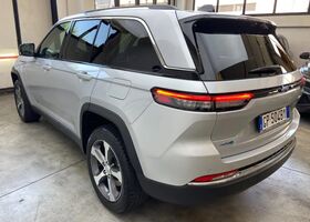 Джип Гранд Чероки 2023 в Европе на Automoto.ua Серый Джип Гранд Чероки, объемом двигателя 2 л и пробегом 29 тыс. км за 65386 $, фото 2 на Automoto.ua