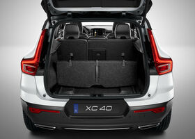 Размер багажника Volvo XC40 2021