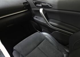 Міцубісі Eclipse Cross 2022 у Європі на Automoto.ua Білий Міцубісі Eclipse Cross, об'ємом двигуна 2.36 л та пробігом 62 тис. км за 25195 $, фото 28 на Automoto.ua