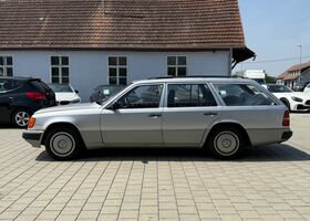 Мерседес 200 1993 в Европе на Automoto.ua Серебряный Мерседес 200, объемом двигателя 2 л и пробегом 287 тыс. км за 4116 $, фото 8 на Automoto.ua