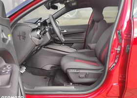 Альфа Ромео Джуниор 2025 в Европе на Automoto.ua Красный Альфа Ромео Джуниор, объемом двигателя 1 л и пробегом 1 тыс. км за 36538 $, фото 11 на Automoto.ua