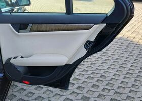 Мерседес Ц-Клас 2008 у Європі на Automoto.ua Чорний Мерседес Ц-Клас, об'ємом двигуна 1 л та пробігом 189 тис. км за 8463 $, фото 36 на Automoto.ua
