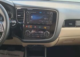 Міцубісі Аутлендер 2017 у Європі на Automoto.ua Червоний Міцубісі Аутлендер, об'ємом двигуна 2.27 л та пробігом 144 тис. км за 18062 $, фото 9 на Automoto.ua