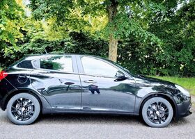 Чорний Альфа Ромео Giulietta, об'ємом двигуна 1.6 л та пробігом 122 тис. км за 9121 $, фото 4 на Automoto.ua