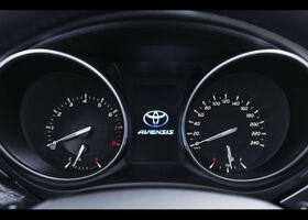 Toyota Avensis 2016 на тест-драйве, фото 12