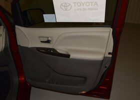 Toyota Sienna 2017 на тест-драйве, фото 9