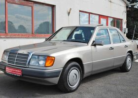 Мерседес 200 1989 в Европе на Automoto.ua Серебряный Мерседес 200, объемом двигателя 2 л и пробегом 270 тыс. км за 8530 $, фото 1 на Automoto.ua