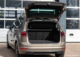 Фольксваген Гольф Спортсван 2018 в Европе на Automoto.ua Серый Фольксваген Гольф Спортсван, объемом двигателя 1 л и пробегом 62 тыс. км за 16950 $, фото 6 на Automoto.ua