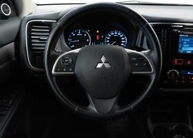 Мицубиси Аутлендер 2015 в Европе на Automoto.ua Белый Мицубиси Аутлендер, объемом двигателя 2.27 л и пробегом 131 тыс. км за 17515 $, фото 13 на Automoto.ua