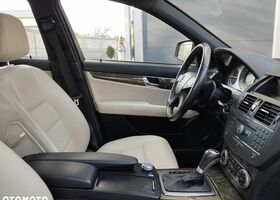 Мерседес Ц-Класс 2008 в Европе на Automoto.ua Черный Мерседес Ц-Класс, объемом двигателя 1 л и пробегом 227 тыс. км за 28500 $, фото 25 на Automoto.ua