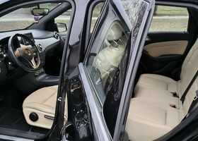 Мерседес Б-класс 2014 в Европе на Automoto.ua Черный Мерседес Б-класс, объемом двигателя 2.14 л и пробегом 237 тыс. км за 12107 $, фото 31 на Automoto.ua