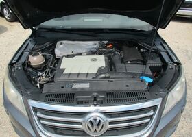 Сірий Фольксваген Тігуан, об'ємом двигуна 1.97 л та пробігом 284 тис. км за 7991 $, фото 10 на Automoto.ua