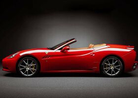 Красный Феррари Калифорния, объемом двигателя 4.3 л и пробегом 45 тыс. км за 129160 $, фото 3 на Automoto.ua