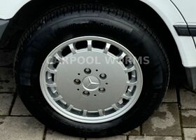 Мерседес 200 1988 в Европе на Automoto.ua Белый Мерседес 200, объемом двигателя 1.98 л и пробегом 196 тыс. км за 8841 $, фото 12 на Automoto.ua