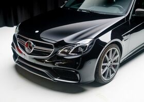 Чорний Мерседес E 63 AMG, об'ємом двигуна 5.46 л та пробігом 25 тис. км за 66703 $, фото 2 на Automoto.ua