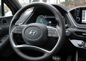 Приладова панель Hyundai Sonata моделі 2021 року випуску