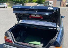 Мерседес 200 1987 у Європі на Automoto.ua Синій Мерседес 200, об'ємом двигуна 0 л та пробігом 143 тис. км за 8350 $, фото 4 на Automoto.ua