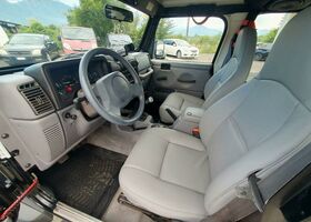 Джип Вранглер 1998 в Европе на Automoto.ua Черный Джип Вранглер, объемом двигателя 2.46 л и пробегом 156 тыс. км за 14900 $, фото 5 на Automoto.ua