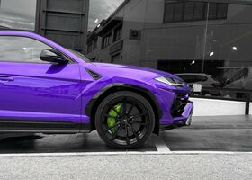 Фиолетовый Ламборджини Урус, объемом двигателя 4 л и пробегом 14 тыс. км за 377862 $, фото 4 на Automoto.ua