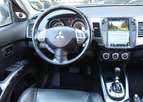 Мицубиси Аутлендер 2010 в Европе на Automoto.ua Белый Мицубиси Аутлендер, объемом двигателя 2.18 л и пробегом 273 тыс. км за 8159 $, фото 11 на Automoto.ua