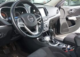 Джип Чероки 2017 в Европе на Automoto.ua Серый Джип Чероки, объемом двигателя 2.18 л и пробегом 152 тыс. км за 12686 $, фото 3 на Automoto.ua