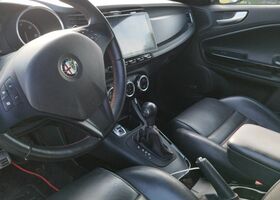 Альфа Ромео Giulietta, об'ємом двигуна 1.96 л та пробігом 184 тис. км за 6695 $, фото 9 на Automoto.ua