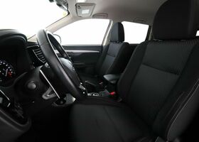 Міцубісі Аутлендер 2016 у Європі на Automoto.ua Червоний Міцубісі Аутлендер, об'ємом двигуна 2 л та пробігом 97 тис. км за 20079 $, фото 10 на Automoto.ua