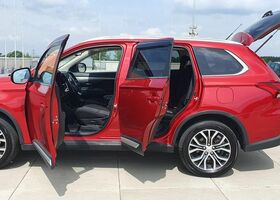 Мицубиси Аутлендер 2016 в Европе на Automoto.ua Мицубиси Аутлендер, объемом двигателя 2.27 л и пробегом 141 тыс. км за 74000 $, фото 21 на Automoto.ua