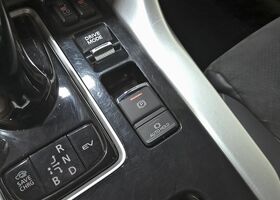 Міцубісі Eclipse Cross 2022 у Європі на Automoto.ua Білий Міцубісі Eclipse Cross, об'ємом двигуна 2.36 л та пробігом 62 тис. км за 25195 $, фото 24 на Automoto.ua