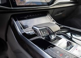 Ручка коробки передач новой Audi Q7