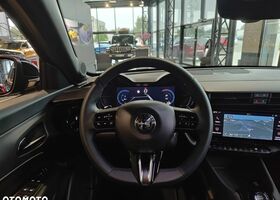 Альфа Ромео Джуниор 2025 в Европе на Automoto.ua Красный Альфа Ромео Джуниор, объемом двигателя 1 л и пробегом 1 тыс. км за 35473 $, фото 11 на Automoto.ua