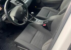 Рено Меган 2015 у Європі на Automoto.ua Білий Рено Меган, об'ємом двигуна 1 л та пробігом 200 тис. км за 5812 $, фото 4 на Automoto.ua