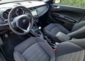 Альфа Ромео Giulietta 2018 у Європі на Automoto.ua Сірий Альфа Ромео Giulietta, об'ємом двигуна 1 л та пробігом 99 тис. км за 6998 $, фото 11 на Automoto.ua