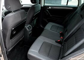 Фольксваген Гольф Спортсван 2018 в Европе на Automoto.ua Серый Фольксваген Гольф Спортсван, объемом двигателя 1 л и пробегом 62 тыс. км за 16950 $, фото 10 на Automoto.ua