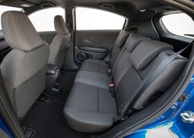 Другий ряд сидінь в кросовері Honda HR-V 2021