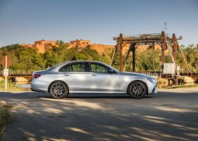 Вибрати авто Mercedes-Benz E-Class 2022 року