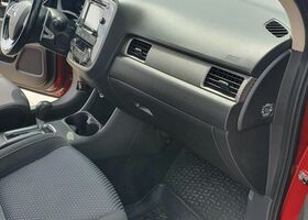 Мицубиси Аутлендер 2016 в Европе на Automoto.ua Мицубиси Аутлендер, объемом двигателя 2.27 л и пробегом 141 тыс. км за 74000 $, фото 33 на Automoto.ua