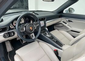 Сірий Порше 991, об'ємом двигуна 2.98 л та пробігом 32 тис. км за 124864 $, фото 11 на Automoto.ua