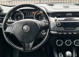 Альфа Ромео Giulietta 2011 у Європі на Automoto.ua Білий Альфа Ромео Giulietta, об'ємом двигуна 1 л та пробігом 200 тис. км за 6175 $, фото 16 на Automoto.ua