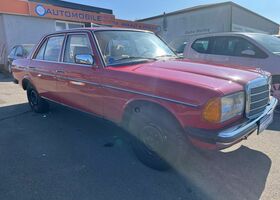 Мерседес 200 1983 в Европе на Automoto.ua Красный Мерседес 200, объемом двигателя 1.98 л и пробегом 222 тыс. км за 7831 $, фото 1 на Automoto.ua